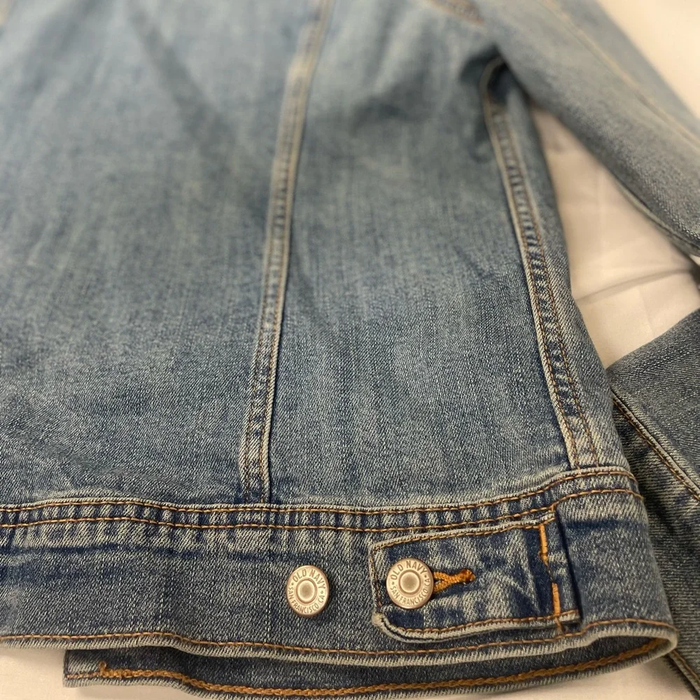 Old Navy Classic Jean Jacket! Size M - Picture 5 of 7